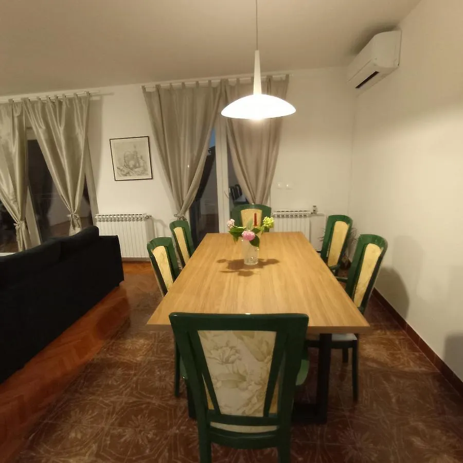 Apartment Monas III Pjescana Uvala 0*,